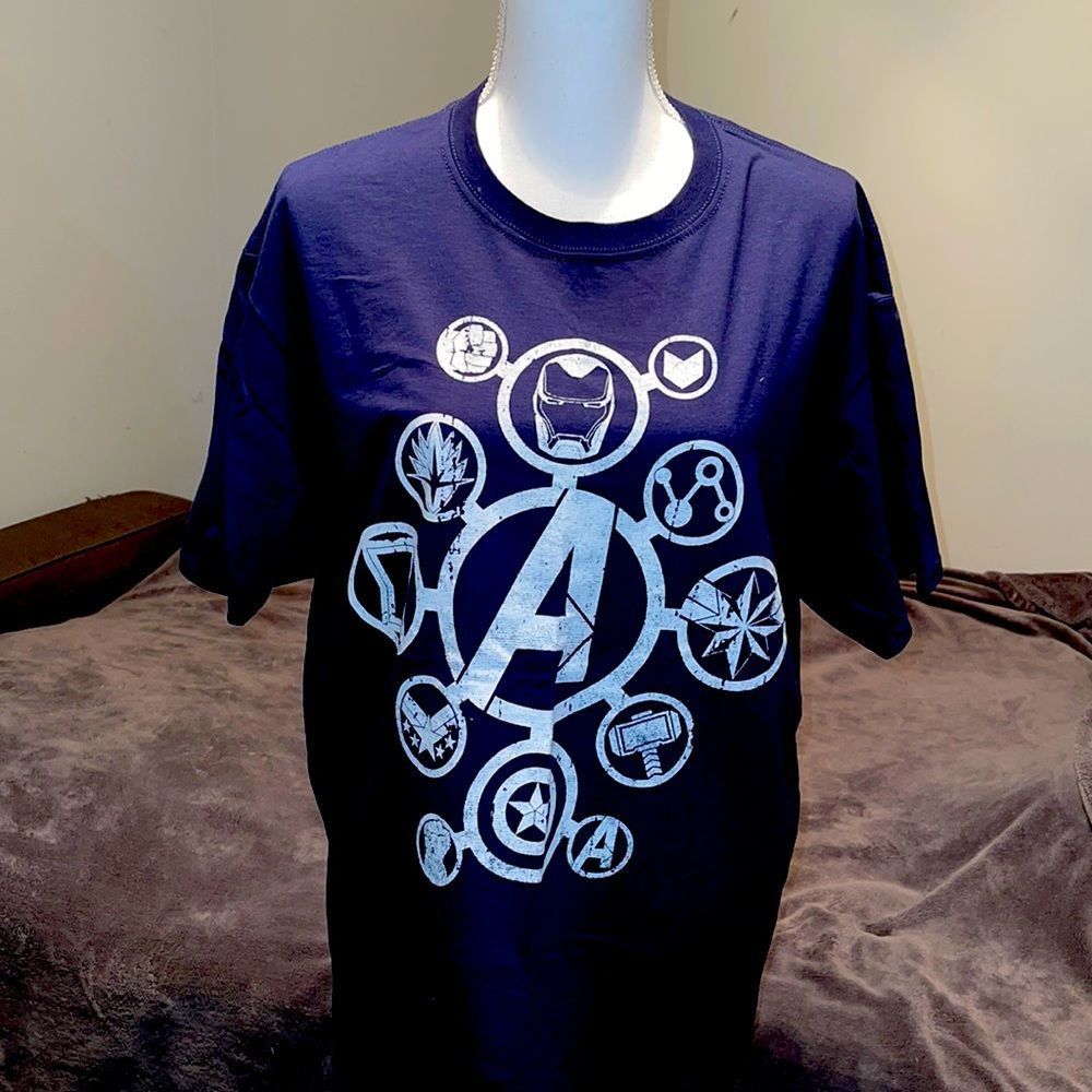 NWT. Marvel Avengers Endgame Tee. Large. Navy/White.